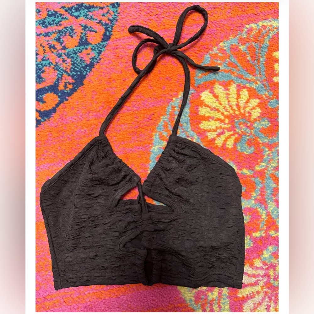Cutout Top - Picture 2 of 4